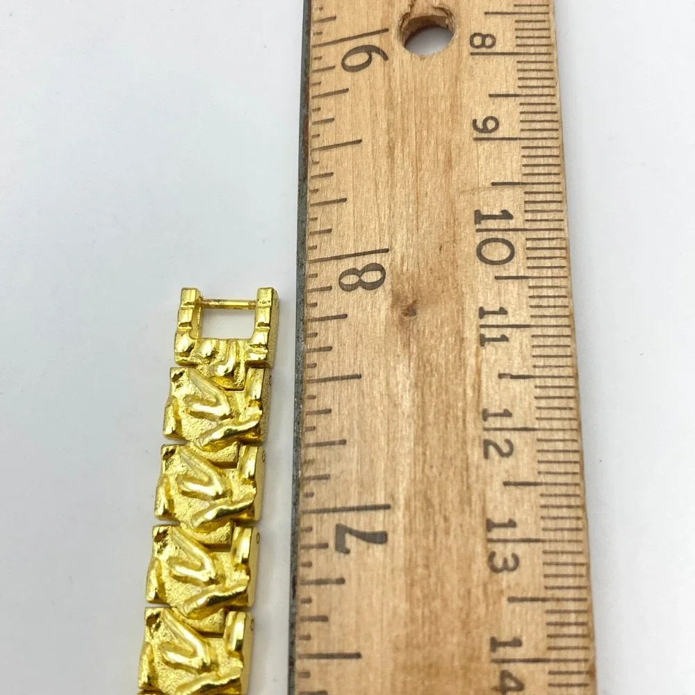 Geneva Womens Watch 24mm Gold Tone Nugget Style Band Black Dial New Battery 7.25